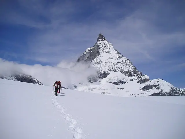 Choisir des raquettes à neige : guide d'achat complet
